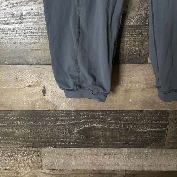 SOLD Lululemon Crop Pants 8 - Picture 5 of 5
